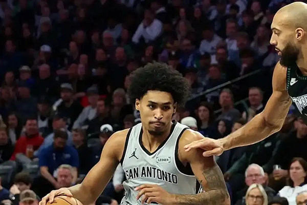 无亚马马刺遇<a href=/lanqiupindao/timberwolves/ target=_blank class=infotextkey>森林狼</a>：后卫拼劲难敌双塔觉醒