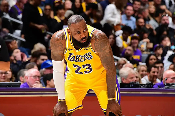 NBA休赛期动态:<a href=/lanqiupindao/lakers/ target=_blank class=infotextkey>湖人</a>伤病、勇士签约与<a href=/lanqiupindao/76ers/ target=_blank class=infotextkey>76人</a>合同进展